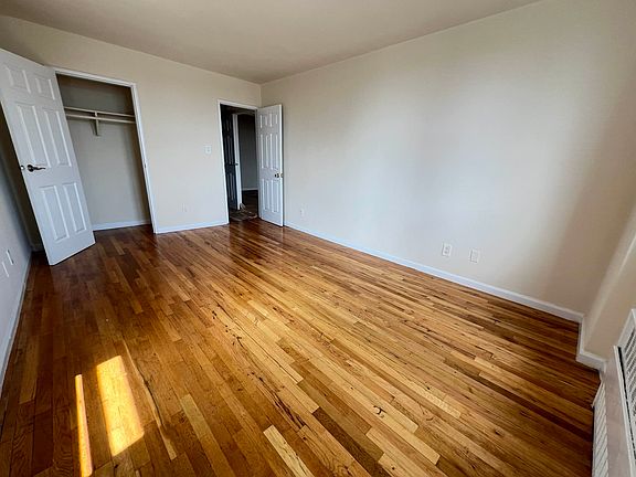 4th image of 224-10 Jamaica Ave #3C