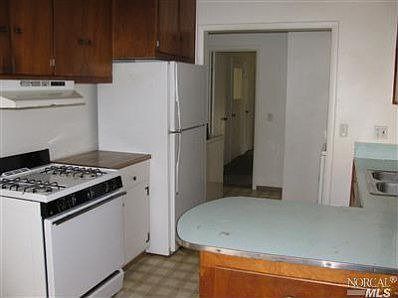 5th image of 420 Cloverdale Blvd