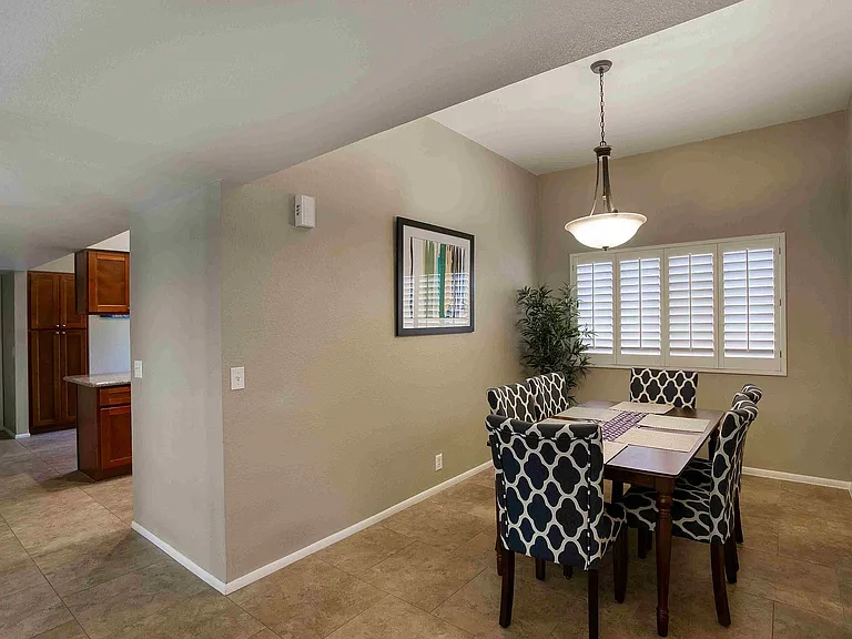 4015 E Hiddenview Dr — Photo 4