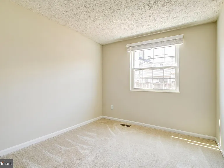 6324 Lightburn Ct — Photo 28