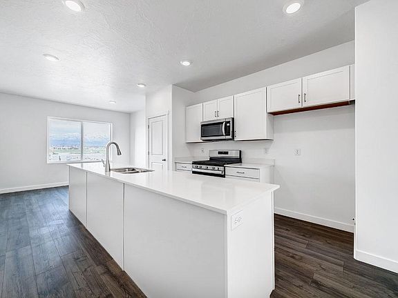 kitchen w/huge island