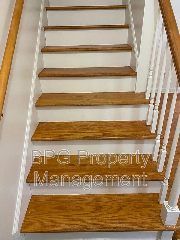 2 bed, 1.5 bath, 1100 sqft, $945 — Photo 2