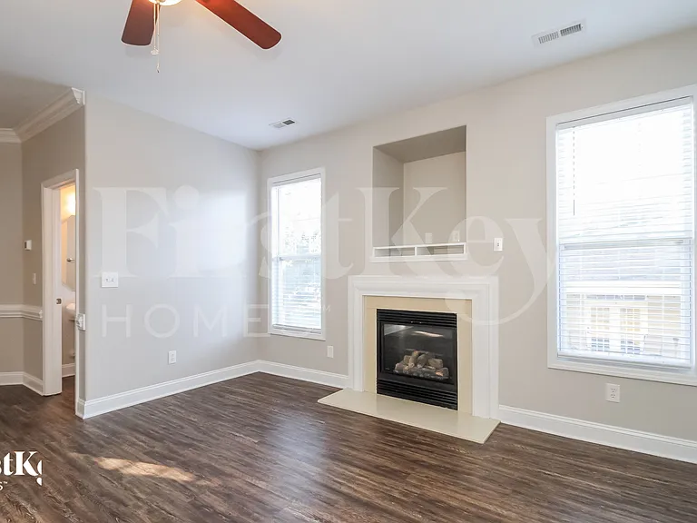 221 Bridgewater Dr — Photo 4