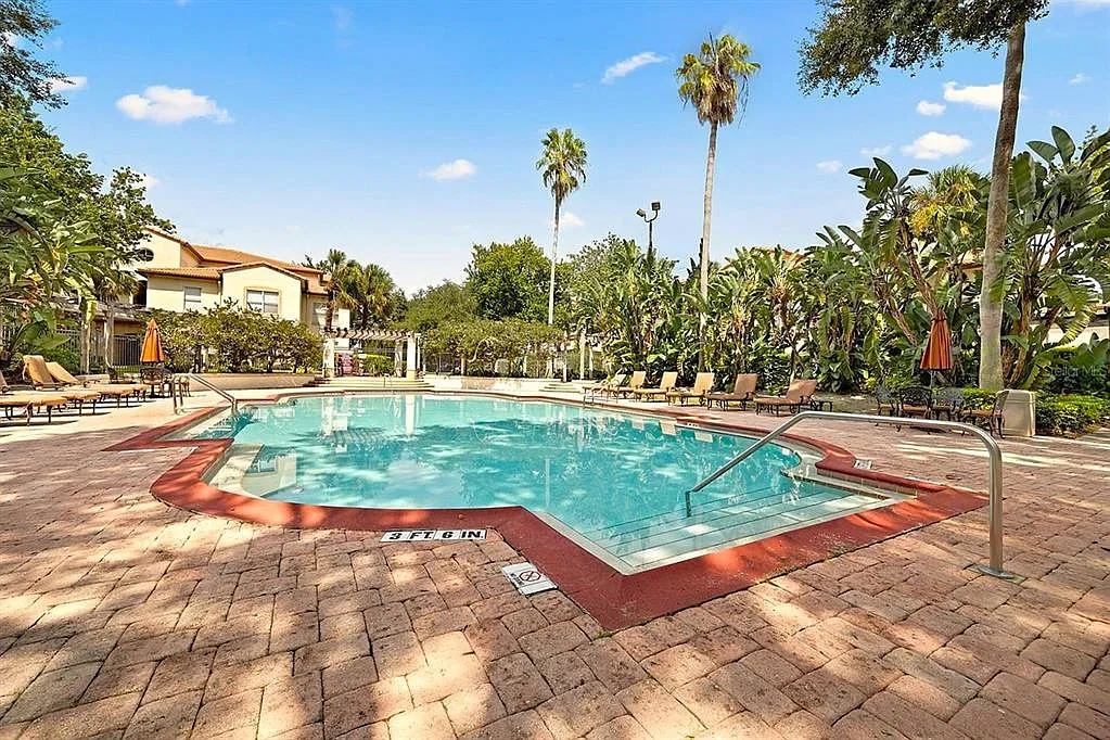 2 bed, 1.0 bath, 767 sqft, $1,425 — Photo 3