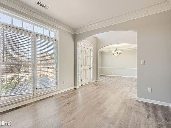 3rd image of 105 Wessex Ct
