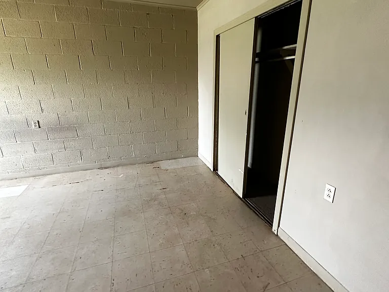 2404 Oak Dr — Photo 5