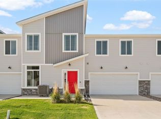 9556 Crestview Dr, West Des Moines, IA 50266