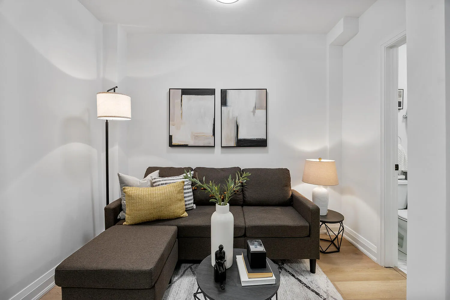 134 Carlton Street Toronto — Photo 1