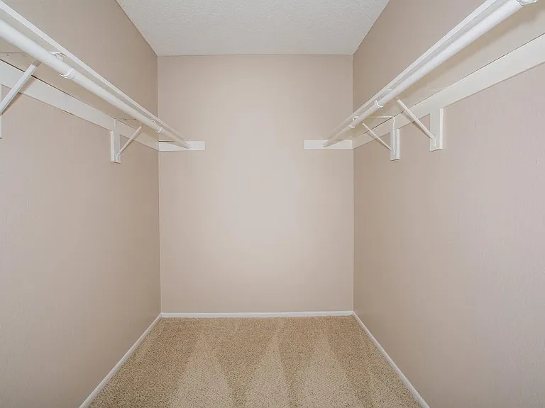 Carlyle Square Apartment Homes — Photo 35