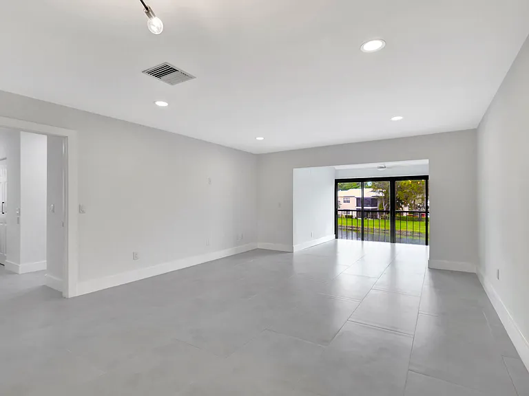 7898 Eastlake Dr #7D — Photo 17