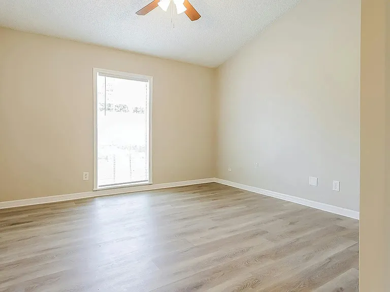 2122 Ramblewood Ln — Photo 9
