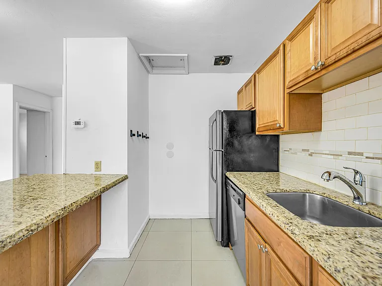 2107 NE 15th Ave — Photo 10