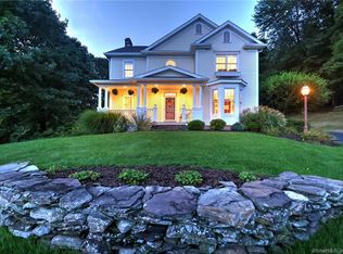 136 Village Gate Dr, Southington, CT 06489