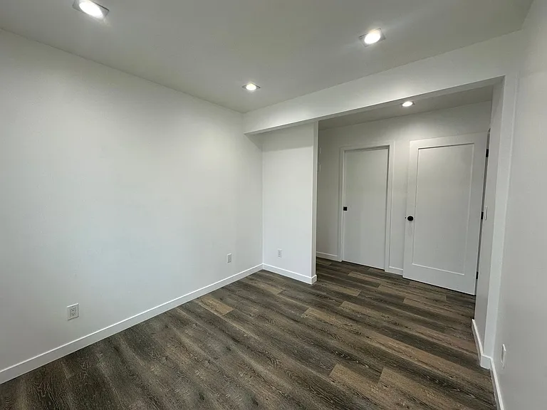 869 Glenway Dr — Photo 10