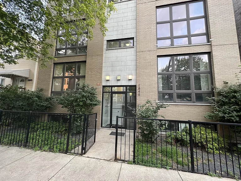 1844 N California Ave — Photo 26