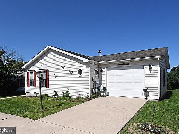 3rd image of 1047 Scenic View Dr