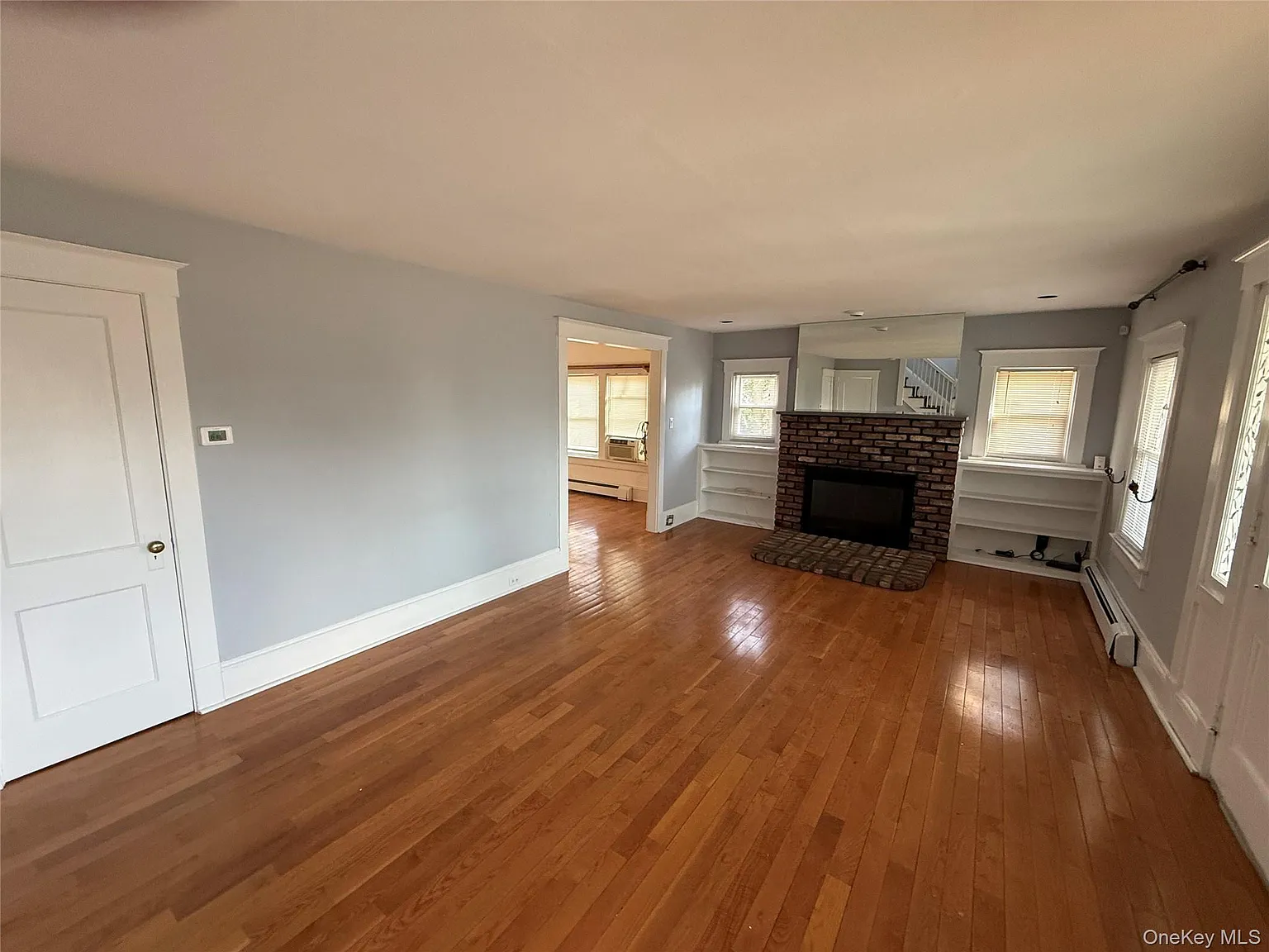 4 bed, 2.0 bath, 1383 sqft, $5,300 — Photo 3