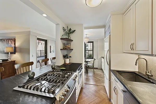 Sold by Nest Seekers International | media 16