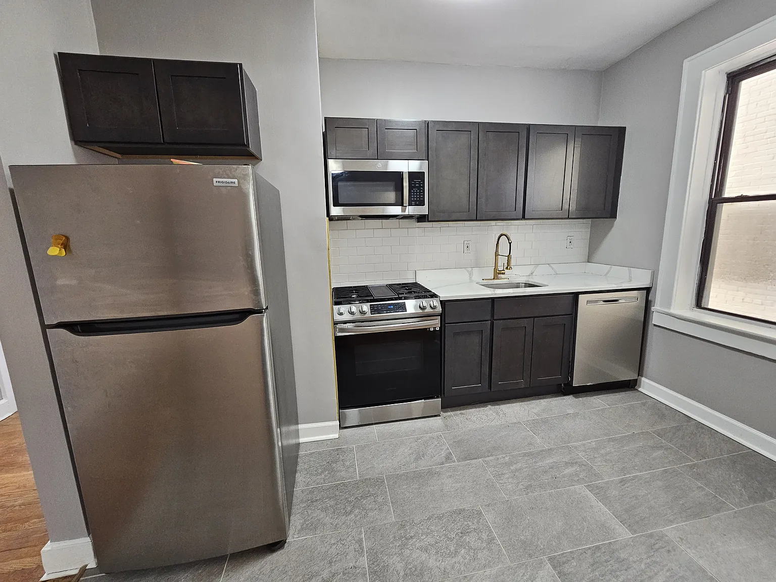 2 bed, 1000 sqft, $2,100 — Photo 2