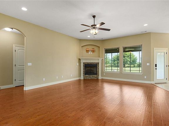2nd image of 349 W Orchard Creek Dr