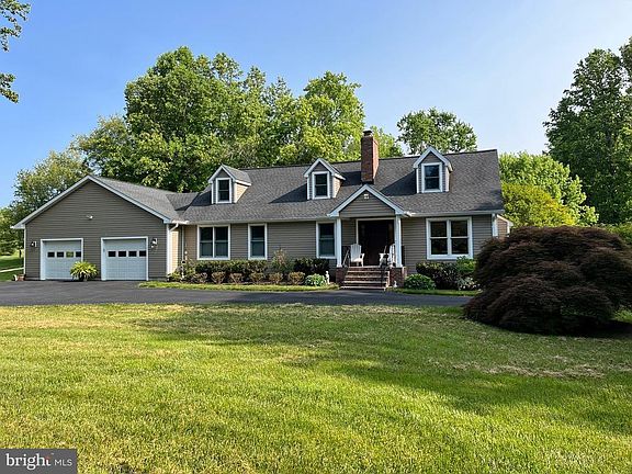 2nd image of 929 Mount Airy Rd
