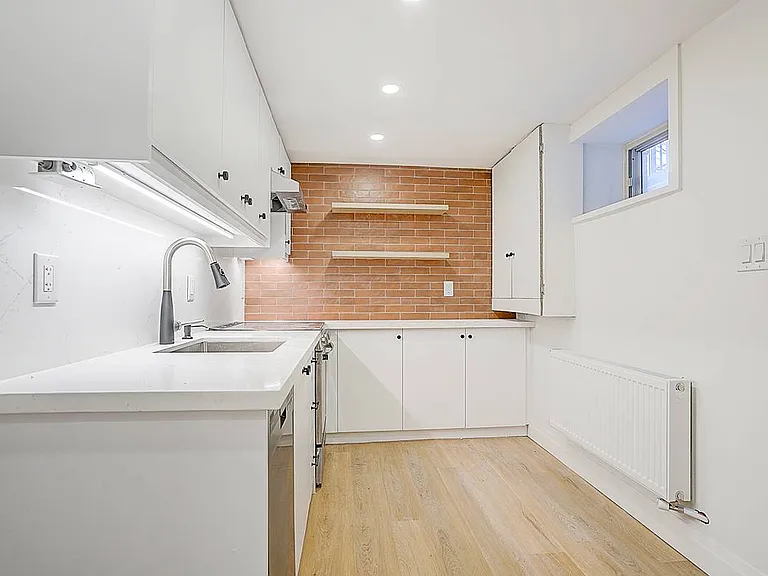 75 Kendal Ave #BASEMENT — Photo 2