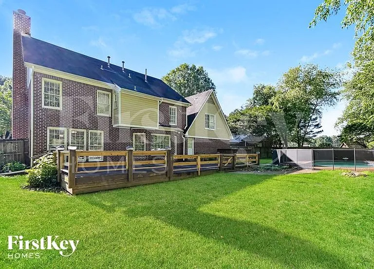 1217 Pinpointe Dr — Photo 15