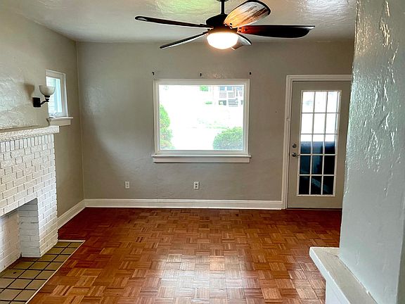 Large living room (nearly 200 sq ft.)