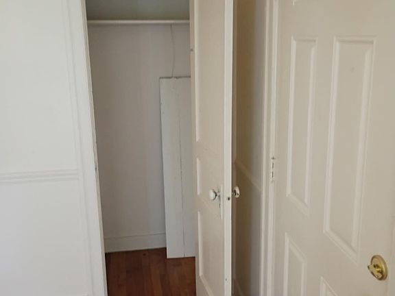 5th image of 124 Muse St