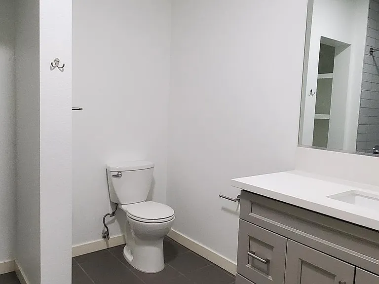 Grand View Apartments — Photo 15