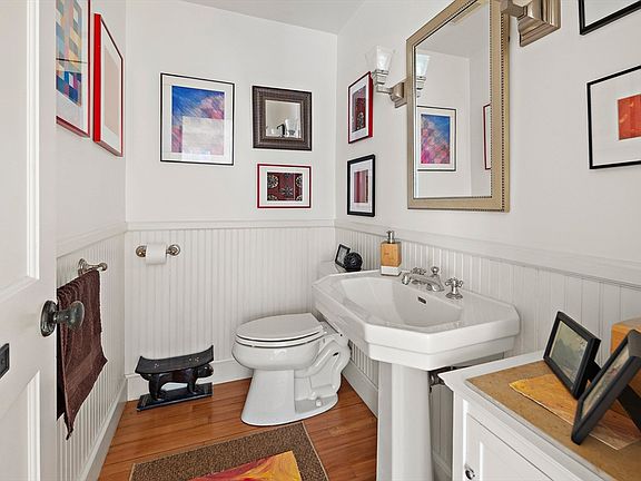 4th image of 33 Lombard Rd