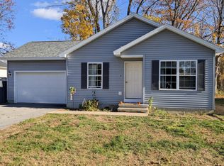 10 Feeder Bnd, Glens Falls, NY 12801