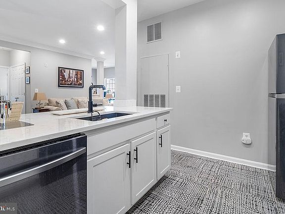 4th image of 4862 Eisenhower Ave Unit 367