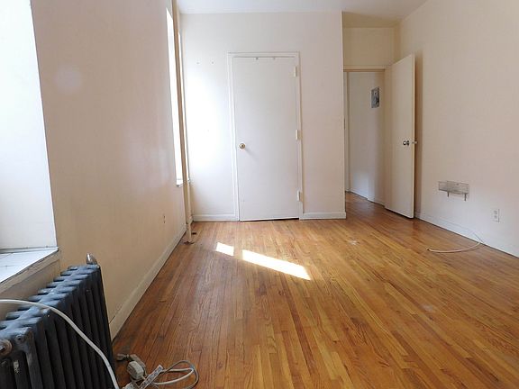 5th image of 301 E 88th St APT 4