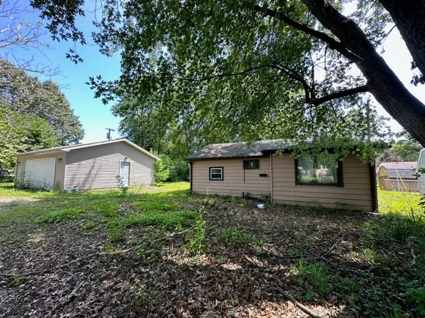 518 S Isabella St, Clinton, IL 61727