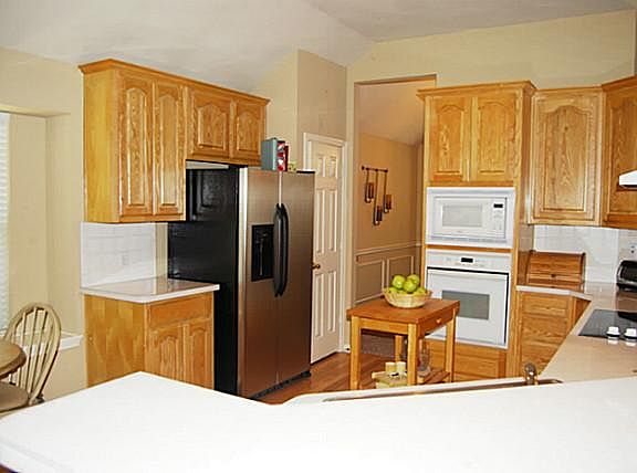 4th image of 1156 Taylor Ln