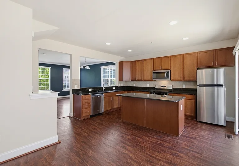 300 Camillia Pl — Photo 7