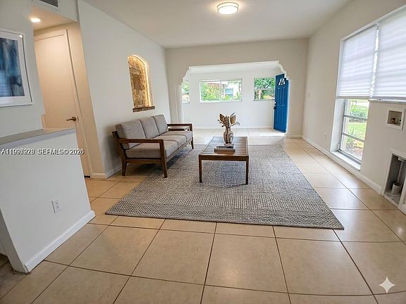 5th image of 121 NE Prima Vista Blvd