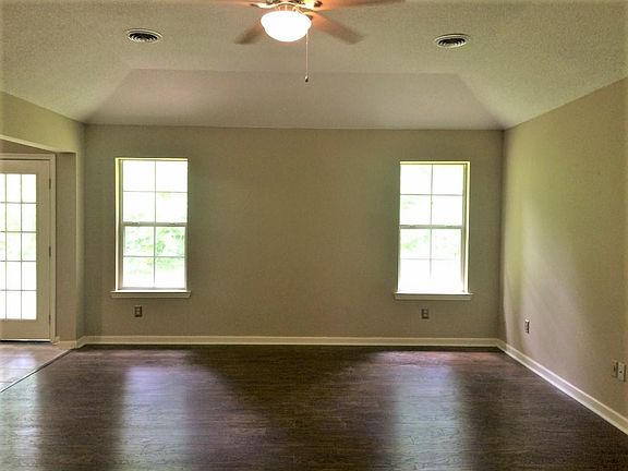4th image of 1006 Dogwood Cv