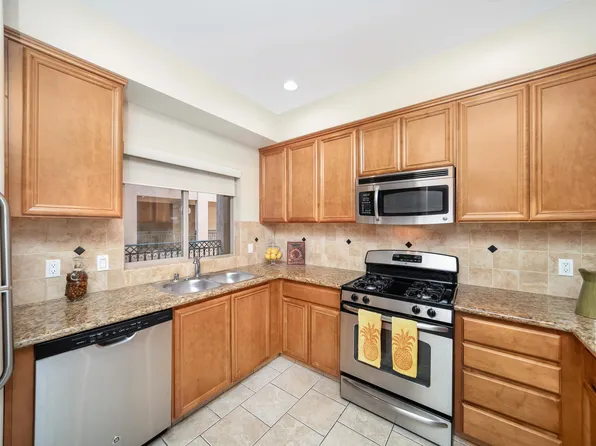 Villa Del Rey, 4241 Cahuenga Blvd #308, North Hollywood, CA 91602