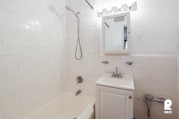 Rented by REZI | media 21