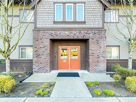 5th image of 1736 10th Ave NE #C215