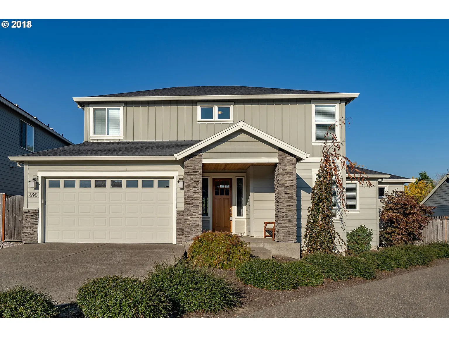 690 NW Willow Glen Pl photo 1