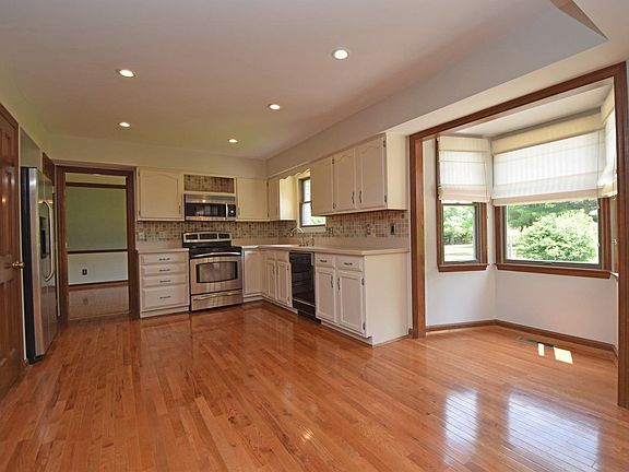 4th image of 8019 New Brunswick Dr