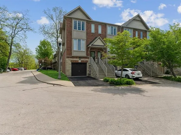 30 Chapman Ln, Hamilton, ON L9G 0A5