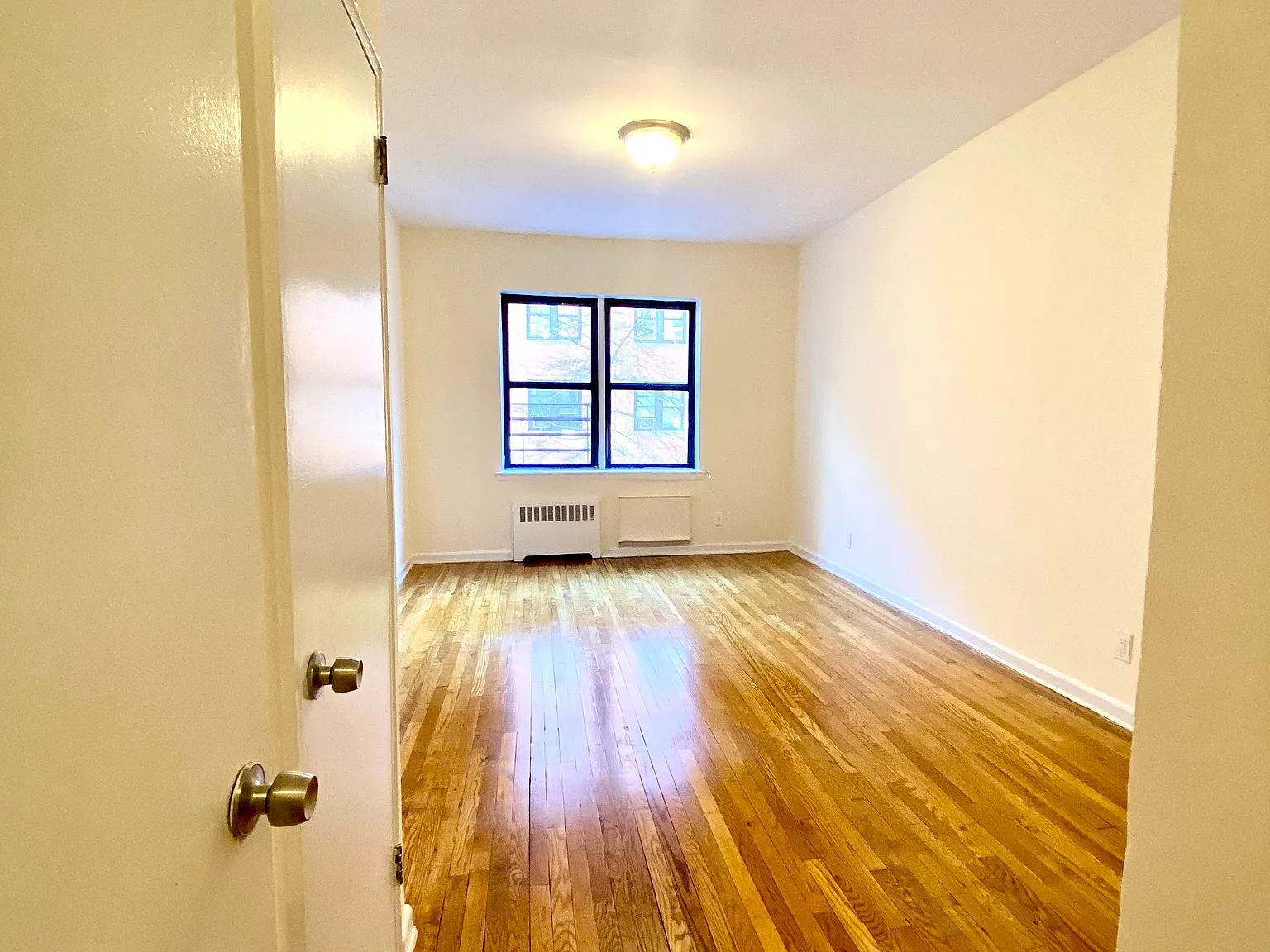 527 East 88th Street — Photo 2