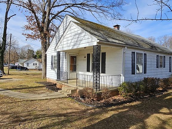 3rd image of 518 Edgewood Dr