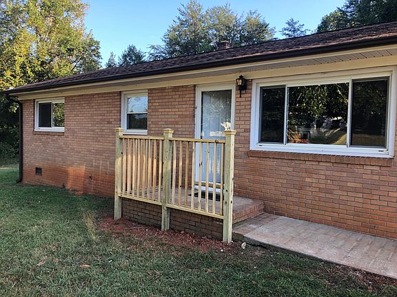 3rd image of 2237 Fallsdale Dr