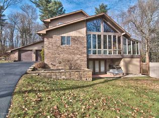 3036 Lower Demunds Rd, Dallas, PA 18612