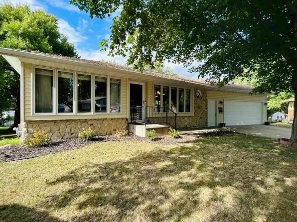 2508 Jackson Cir, Spirit Lake, IA 51360